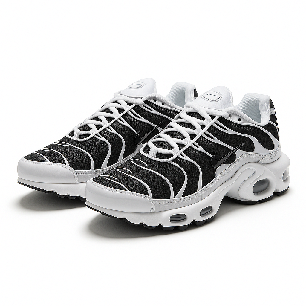 Tênis Air Max Plus TN Feminino Preto Branco