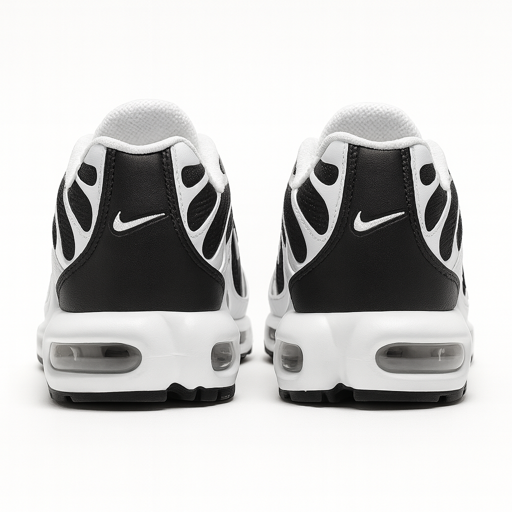 Tênis Air Max Plus TN Feminino Preto Branco