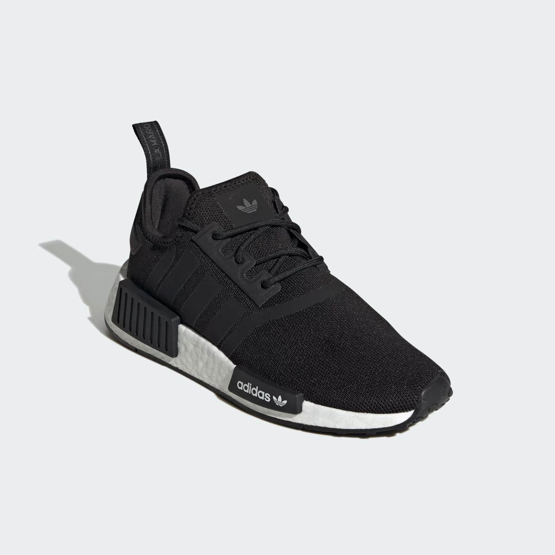 Tênis NMD R1 Preto com Branco Feminino
